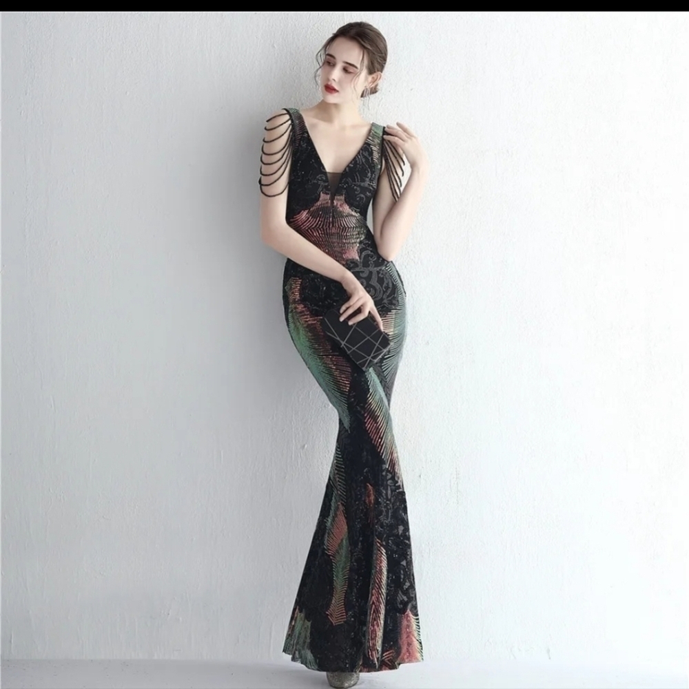 Black,  Floral Print, Sleeveless,  Round Back,  V Neck, Sequined Mermaid… - Picture 4 of 15